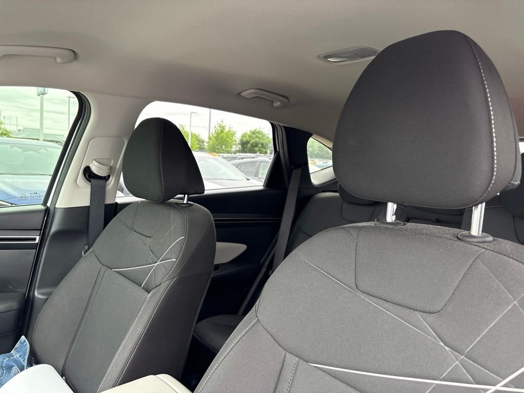 Used 2022 White Hyundai SEL image 5