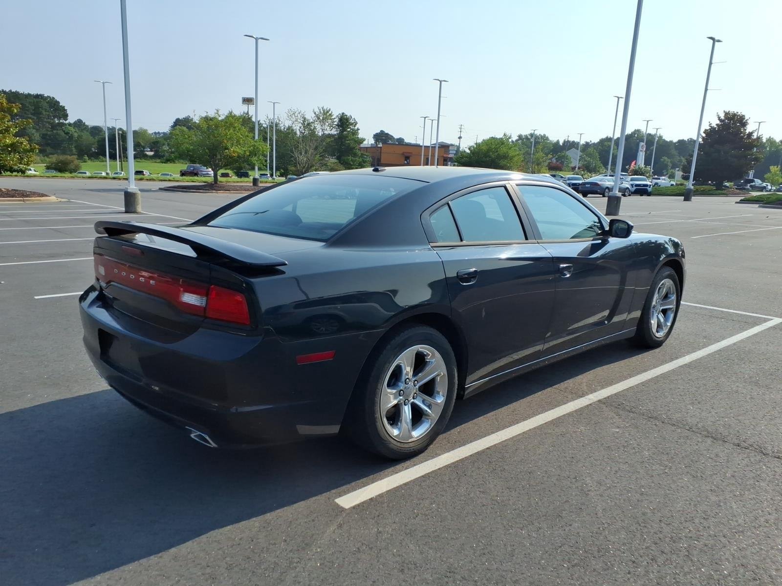 Used 2012 Pitch Black Dodge SXT image 7