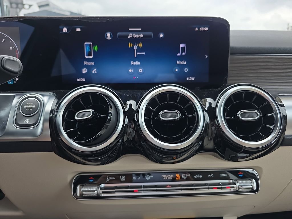 New 2026 White Mercedes-Benz GLB 250 image 21