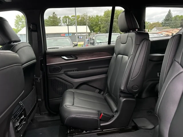 New 2027 Fathom Blue Pearlcoat Jeep Limited image 15