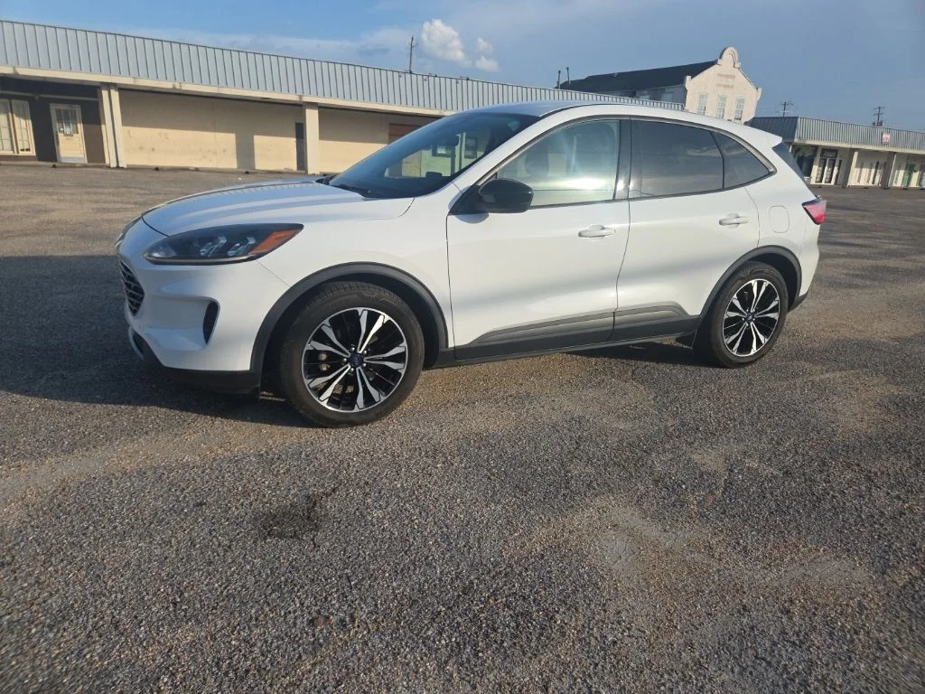 Used 2021 White Ford SE image 6