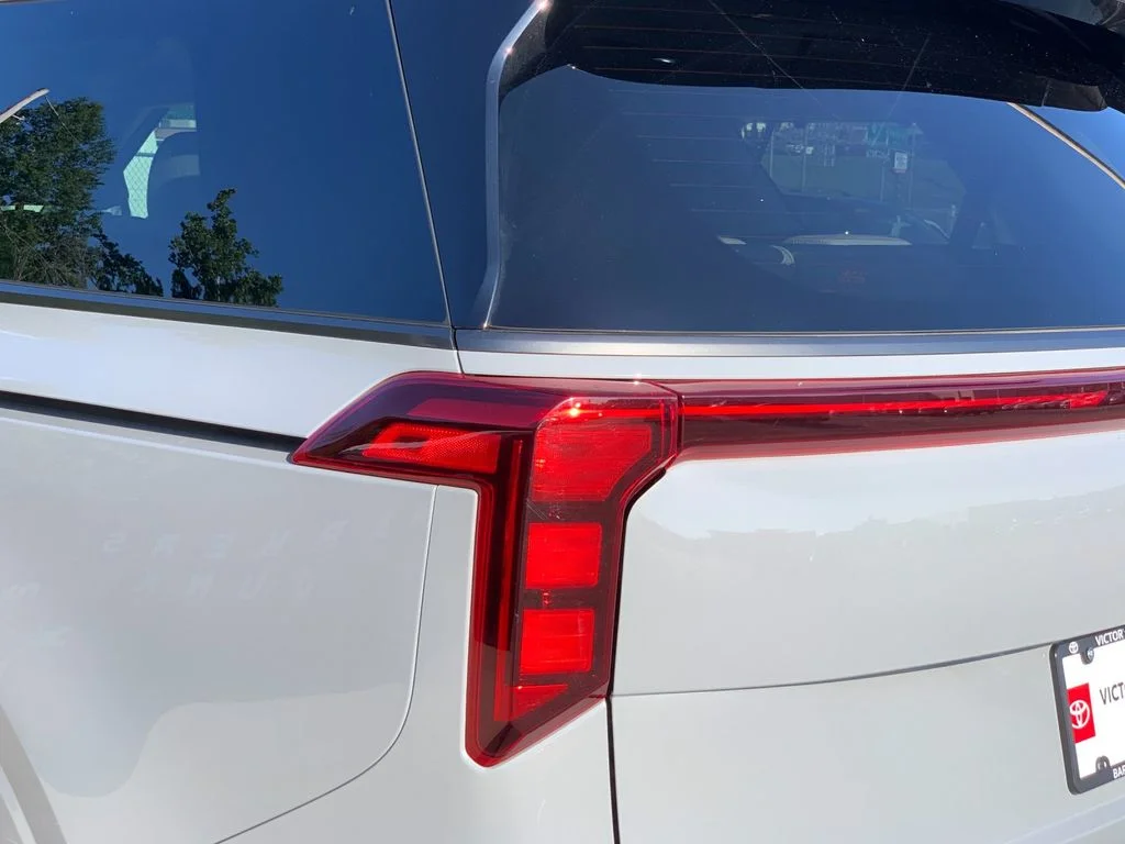 Used 2025 White Kia SX image 37