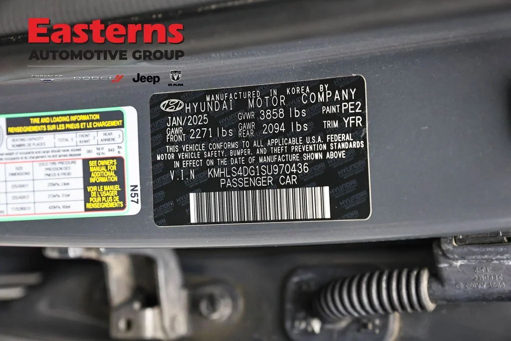 Used 2025 Gray Hyundai SEL Convenience image 35