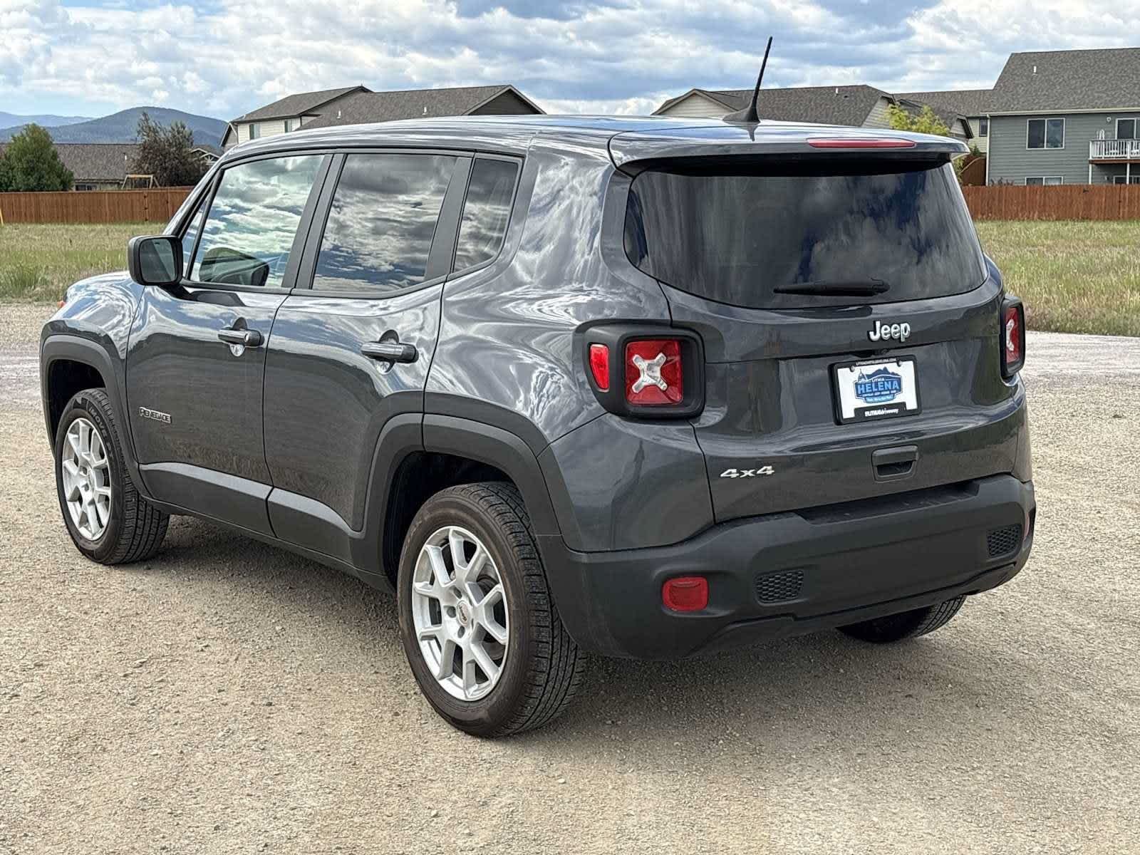 Used 2023 Graphite Gray Jeep Latitude image 4