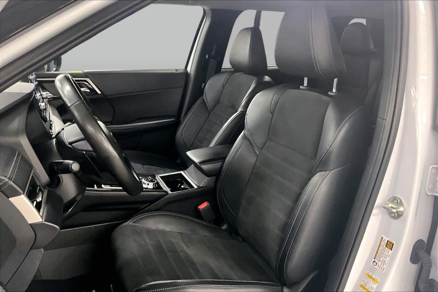 Pre-Owned 2024 Mitsubishi Outlander SE