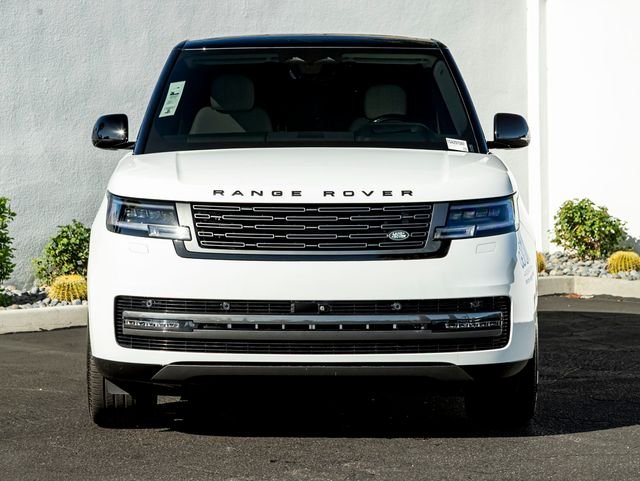 Used 2025 Fuji White Land Rover SE image 3