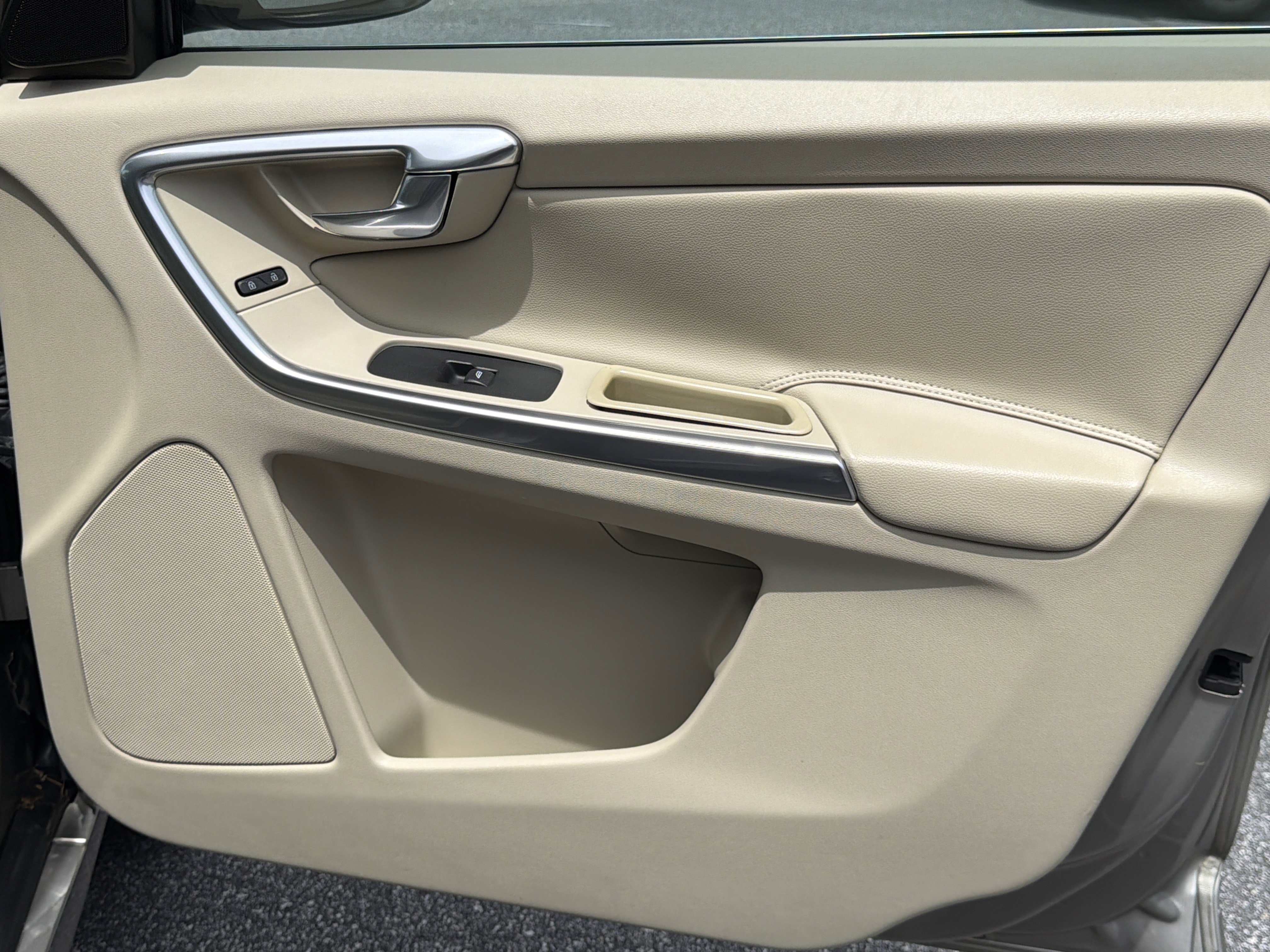 Used 2015 Seashell Metallic Volvo T5 Drive-E Premier image 17