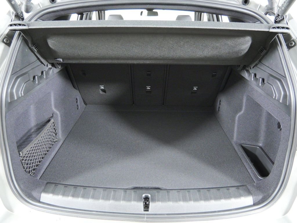 New 2026 Space Silver Metallic BMW xDrive28i image 26