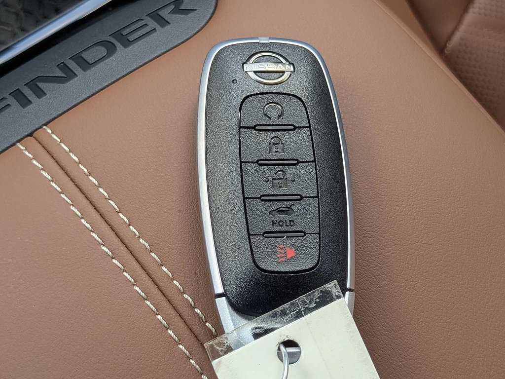New 2026 Boulder Gray Pearl / Super Black Two-tone Nissan Platinum image 34