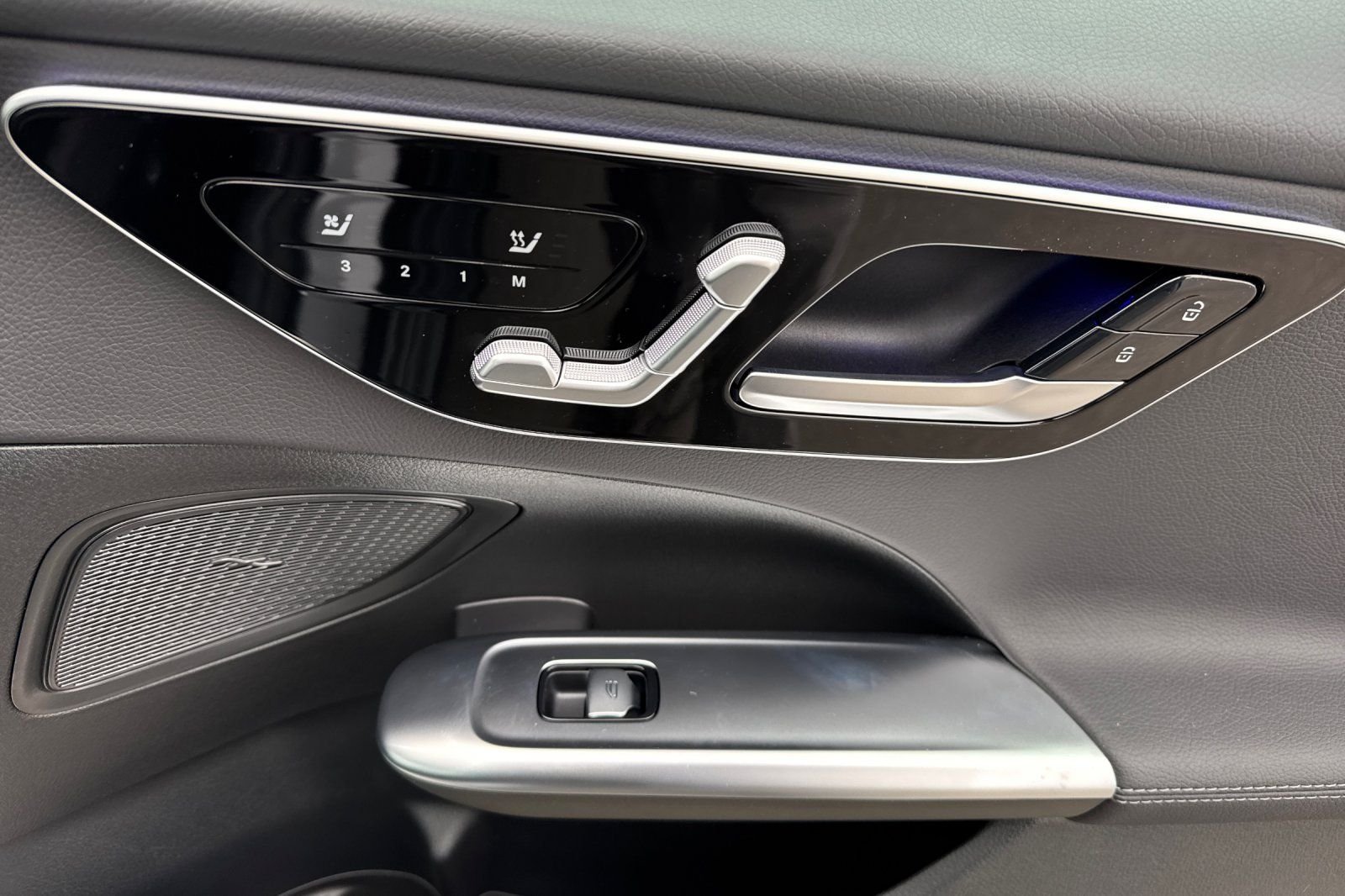 New 2026 Selenite Grey Metallic Mercedes-Benz C 300 image 34