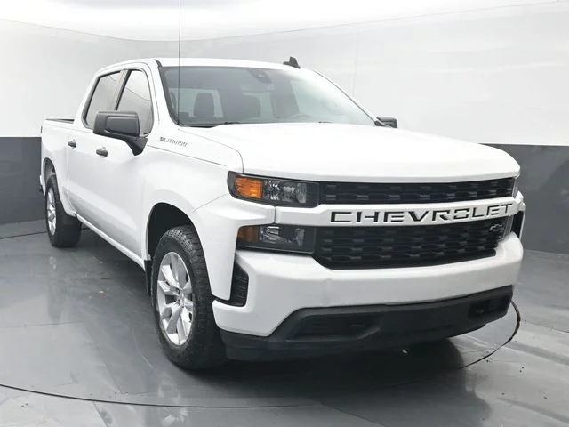Used 2022 White Chevrolet Custom image 9