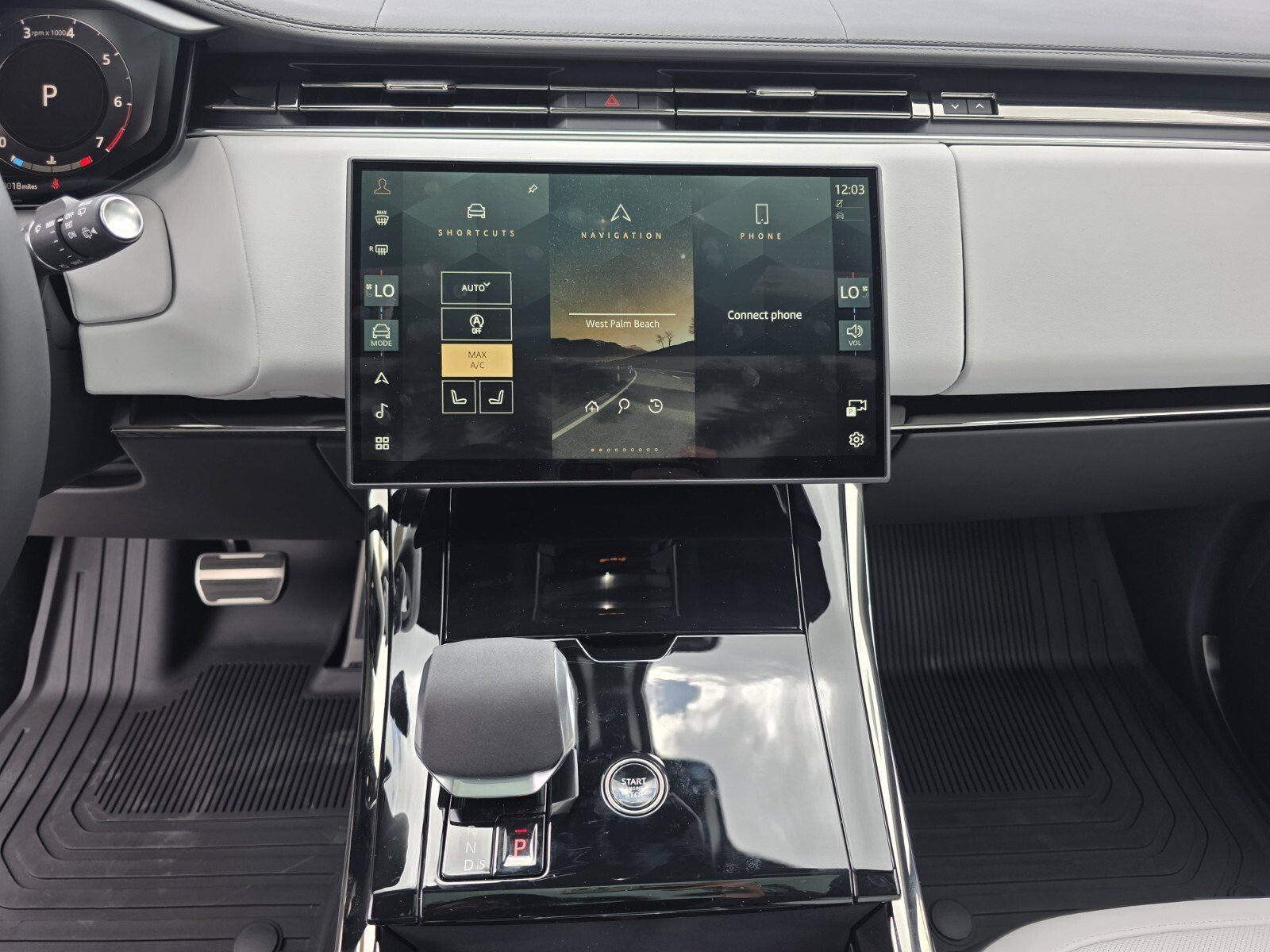 New 2026 Fuji White Land Rover P400 Dynamic SE image 17