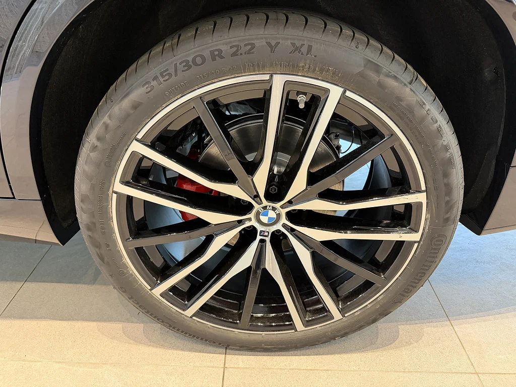 New 2026 Carbon Black Metallic BMW xDrive40i image 7