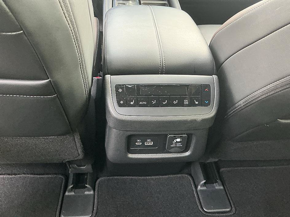 Used 2025 Brilliant Silver Metallic Nissan Platinum image 27