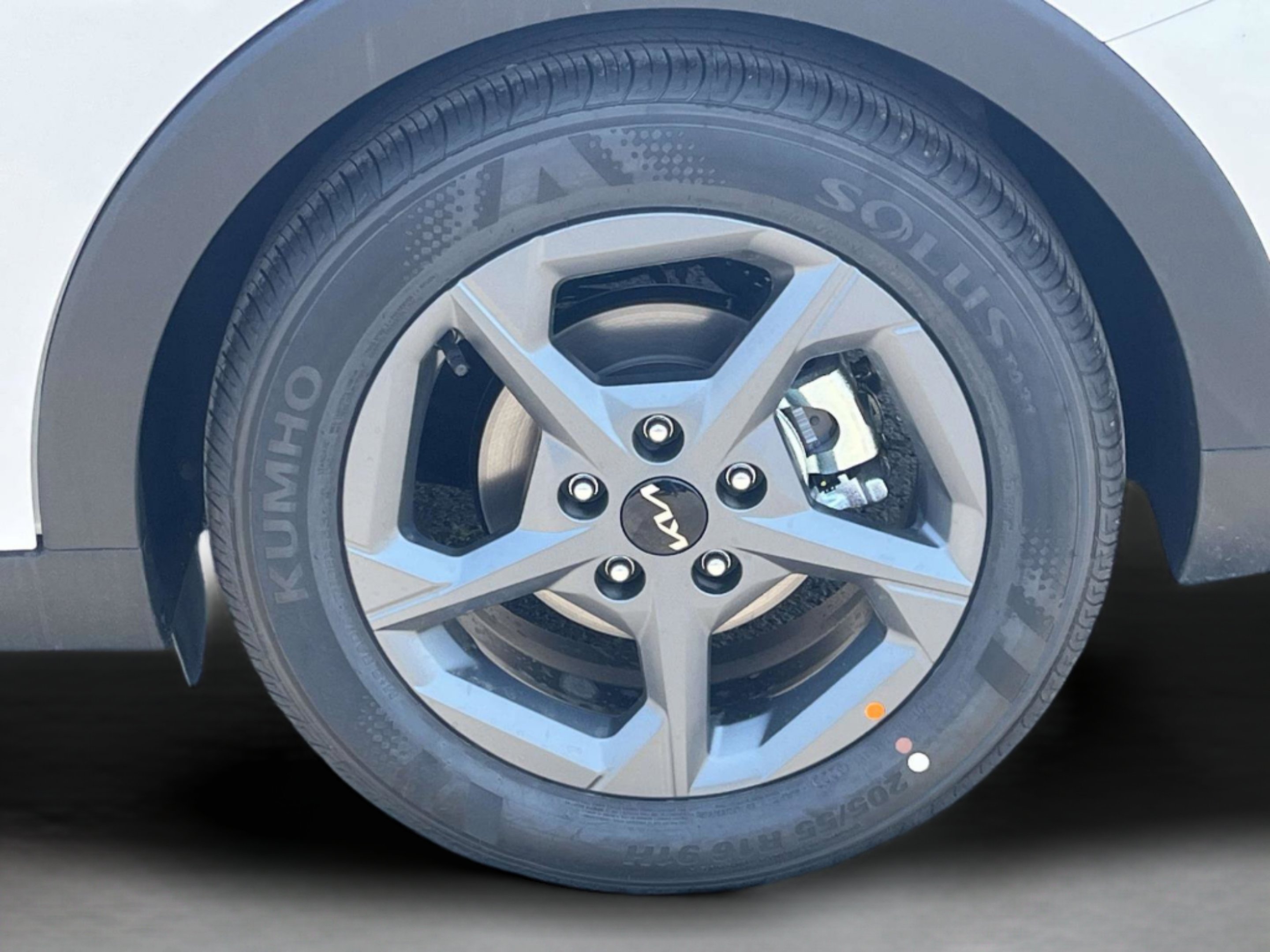 New 2026 Snow White Pearl Kia LXS image 34