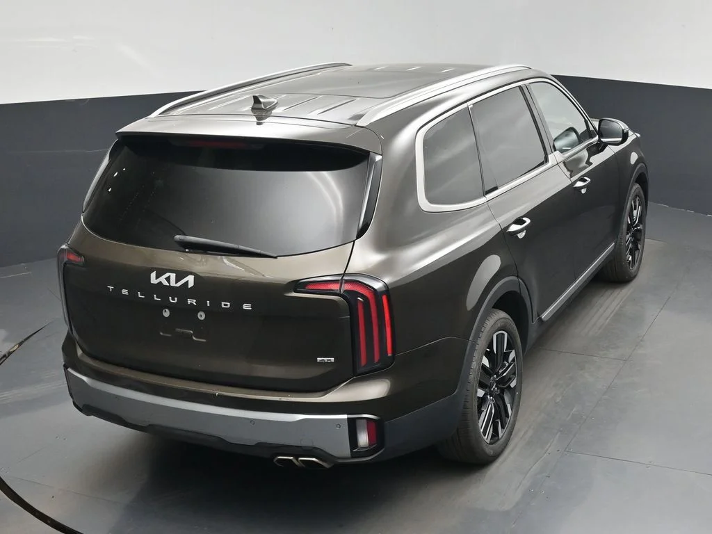 Used 2023 Green Kia SX-Prestige image 24