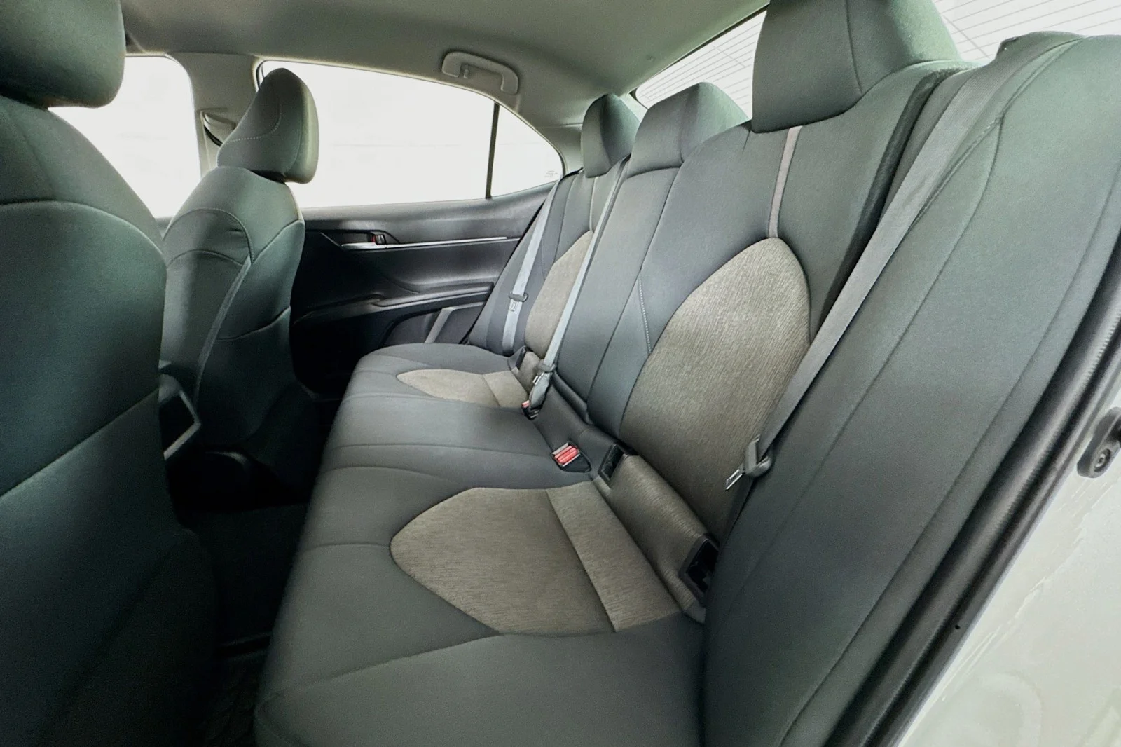 Used 2023 Ice Cap Toyota LE image 7