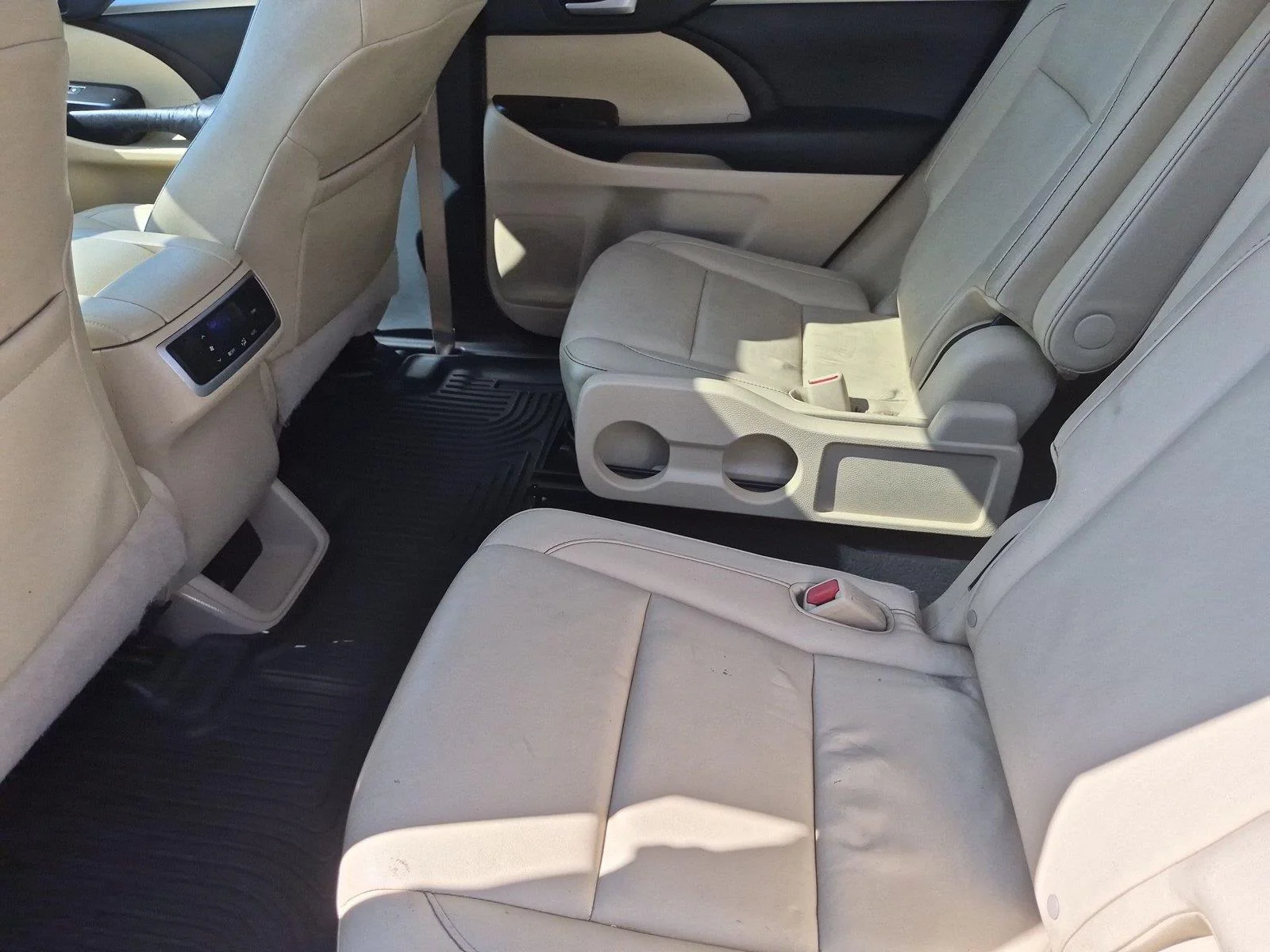 Used 2016 Shoreline Blue Pearl Toyota XLE image 31
