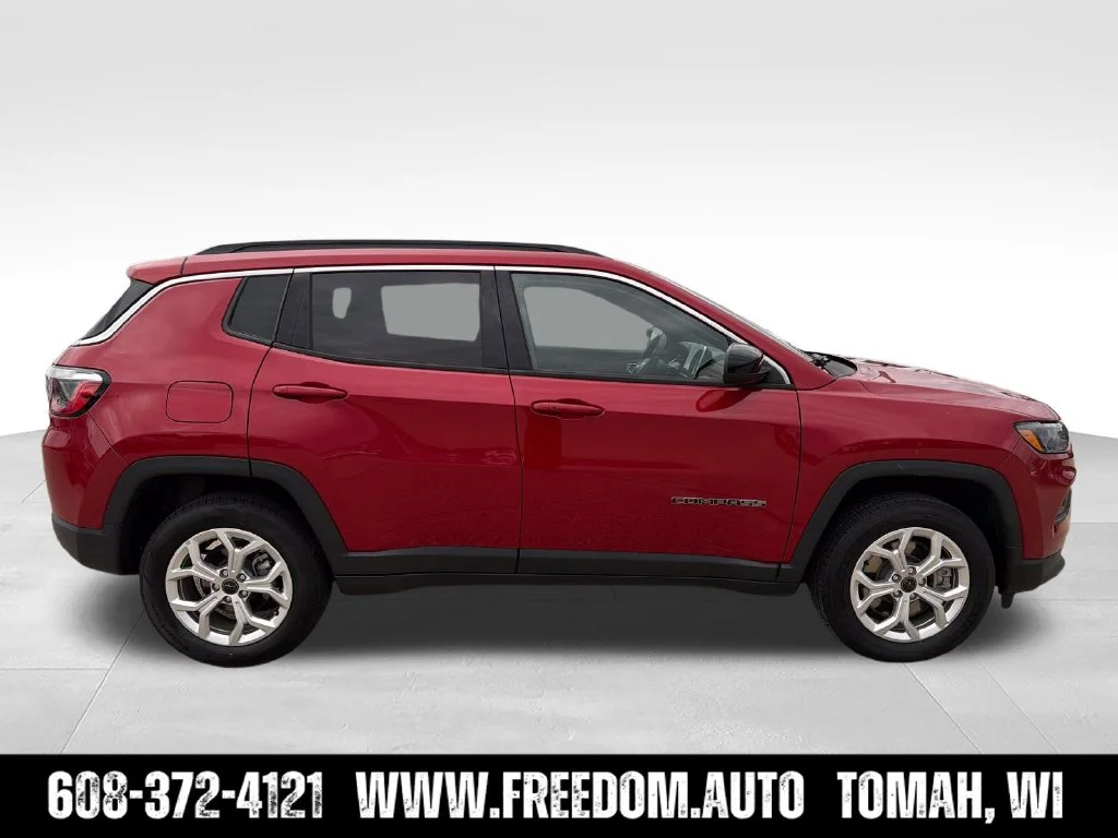 Used 2025 Red Jeep Latitude image 9