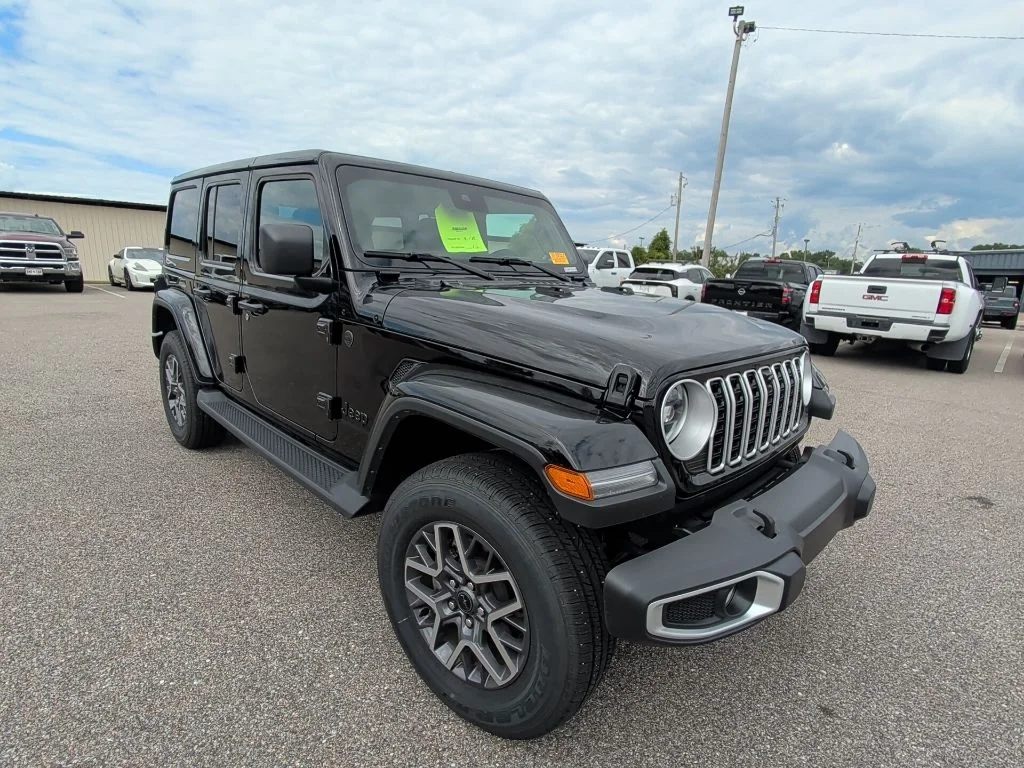 Used 2025 Black Jeep Sahara image 3