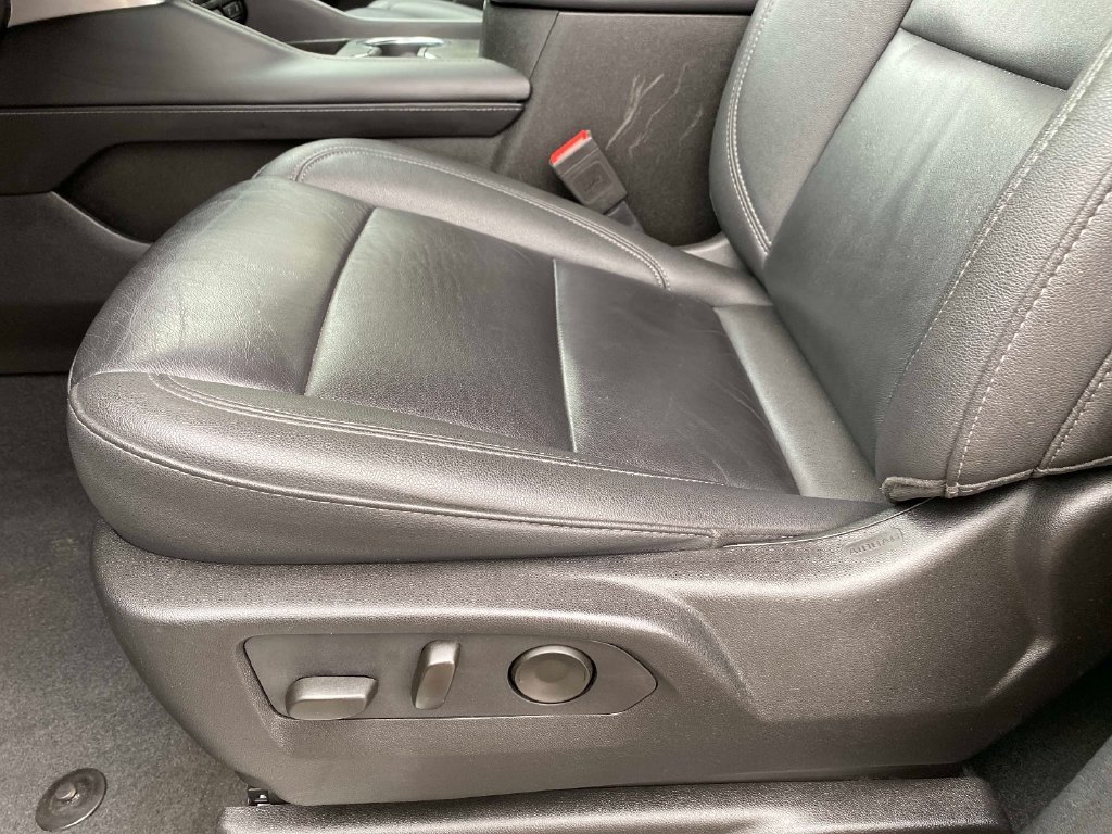 Used 2024 White Chevrolet LT image 25