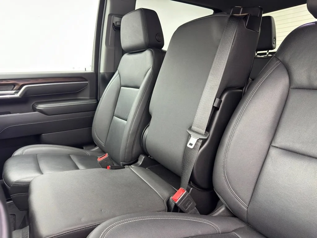 Used 2025 Summit White GMC SLT image 31