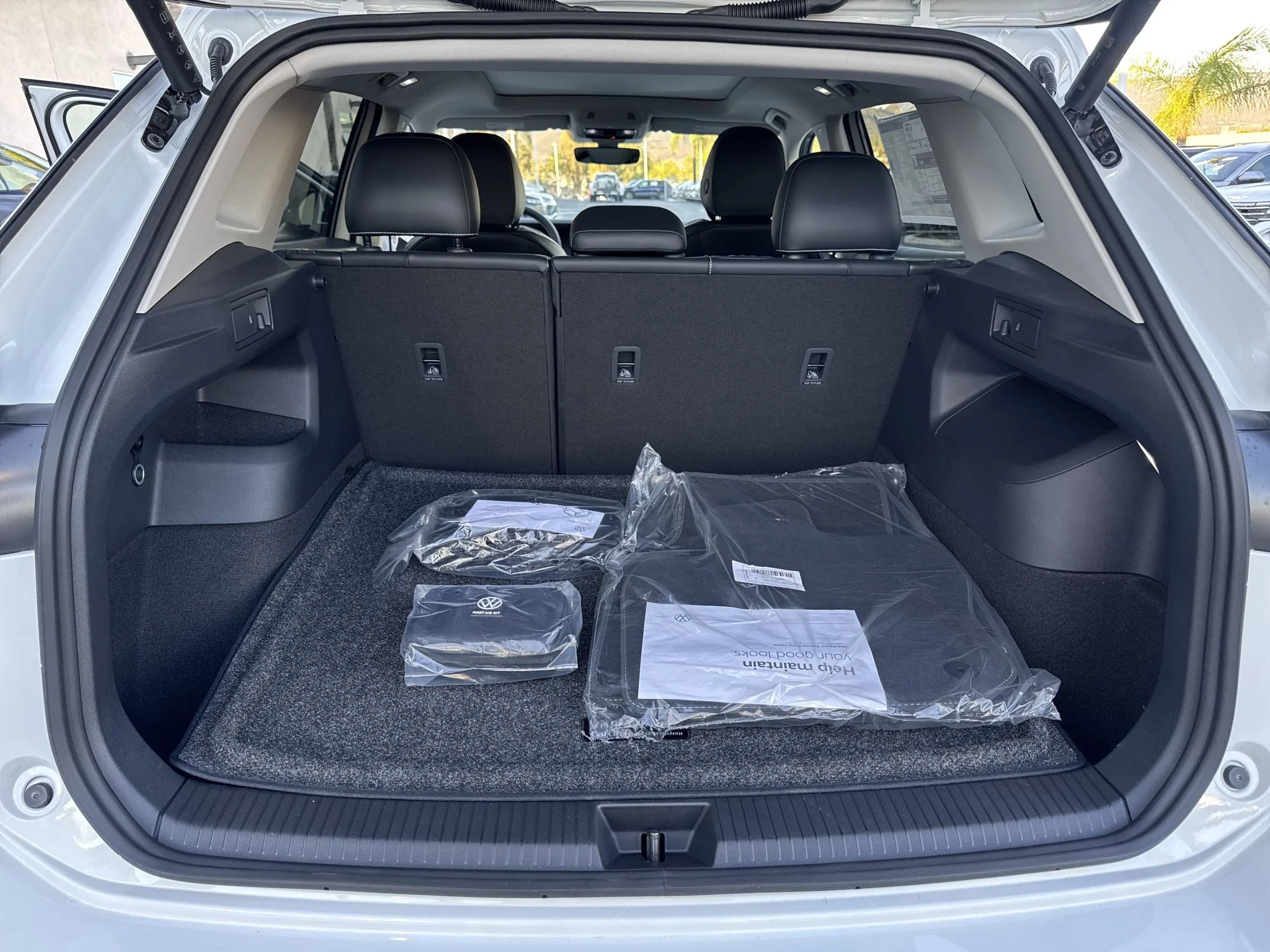 New 2026 Pure White Volkswagen SE image 33