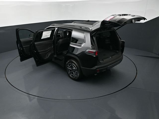 New 2026 Diamond Black Crystal Pearl-Coat Exterior Paint Jeep Limited image 28
