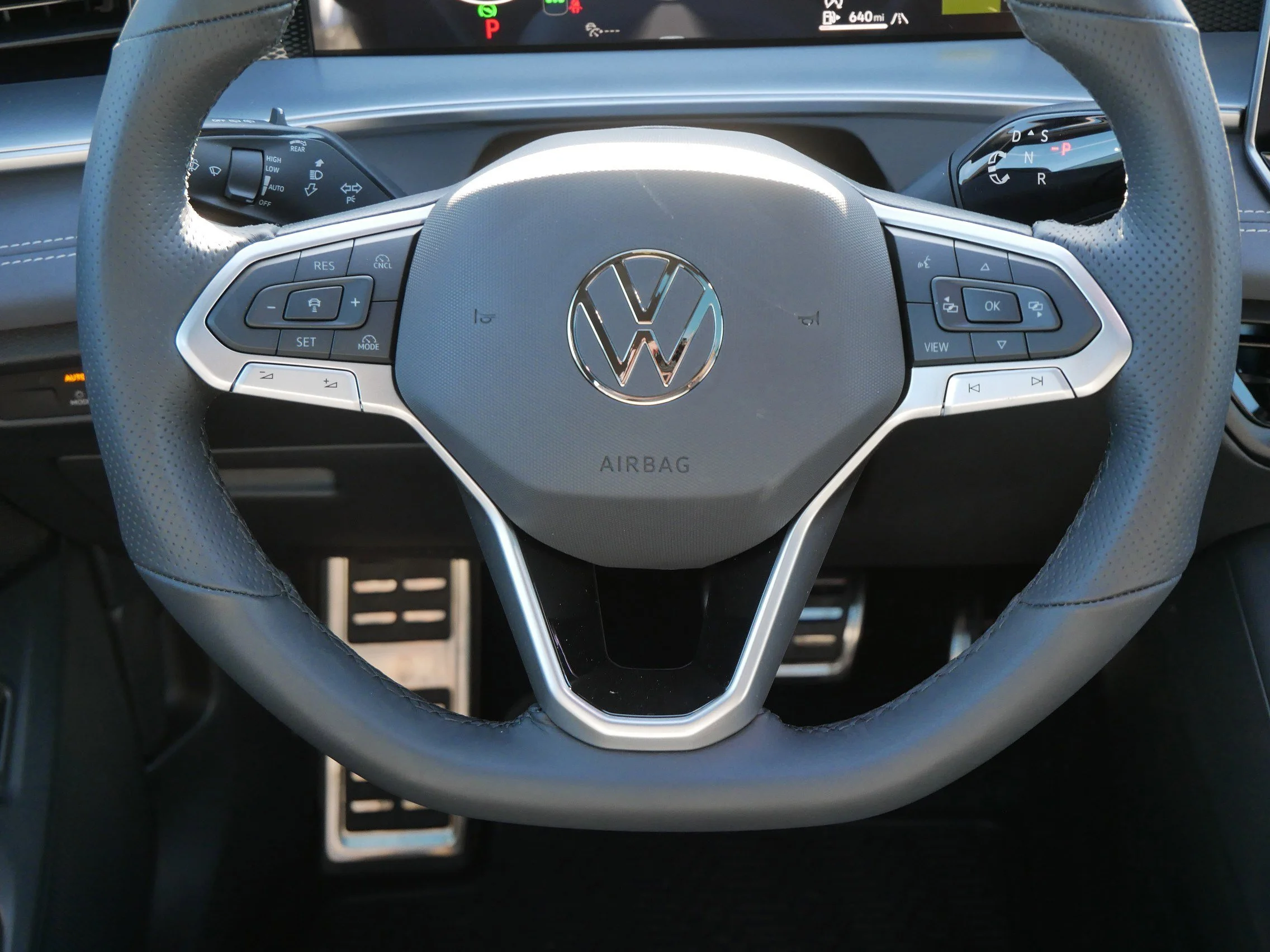 2026 Volkswagen Tiguan SE R-LINE BLACK - Photo 9