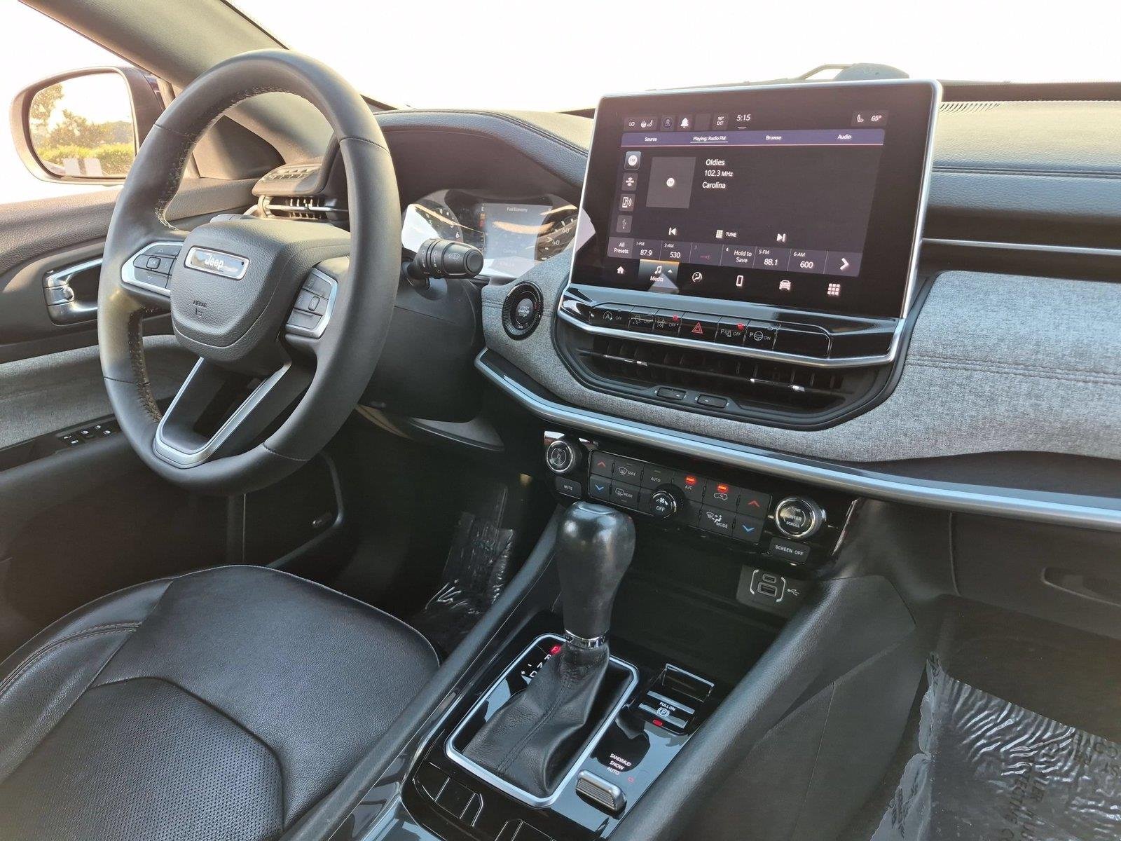 Used 2023 Redline Pearlcoat Jeep Latitude Lux image 36