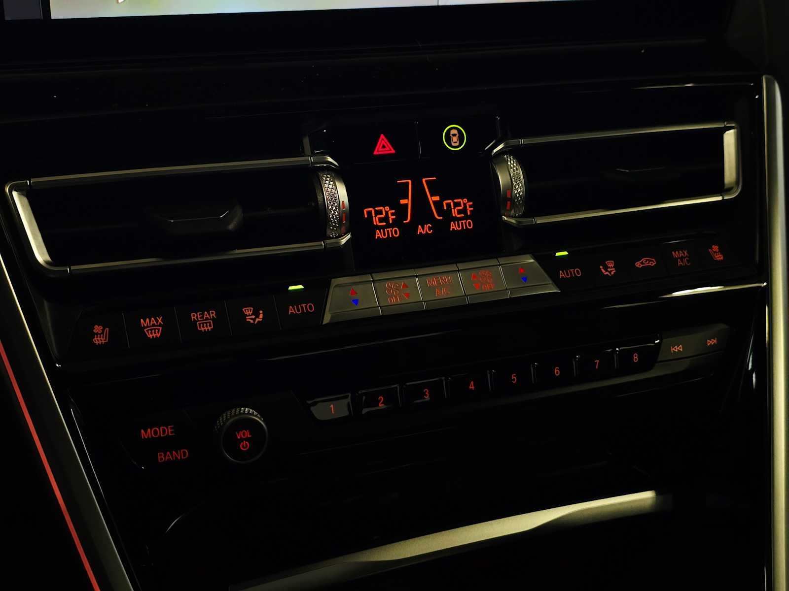 2026 BMW 8 Series M850i - Photo 16