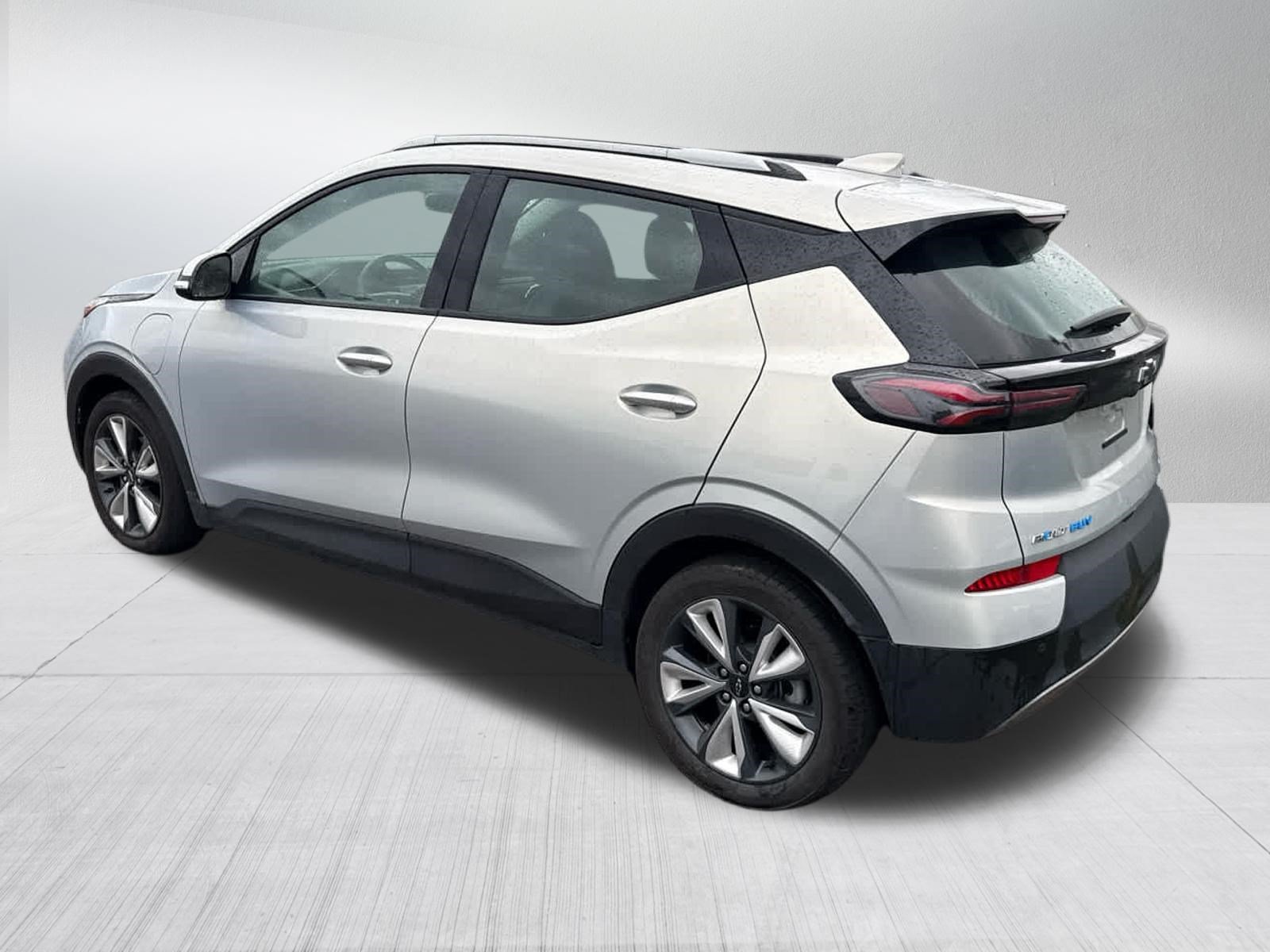 Used 2023 Silver Flare Metallic Chevrolet LT image 5