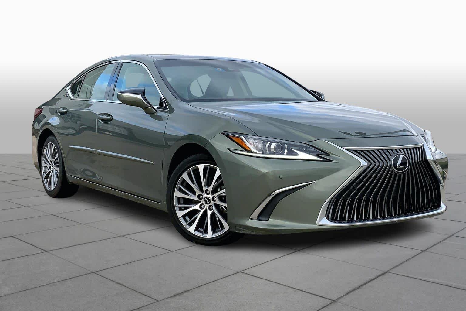 Used 2019 Sunlit Green Lexus  image 2