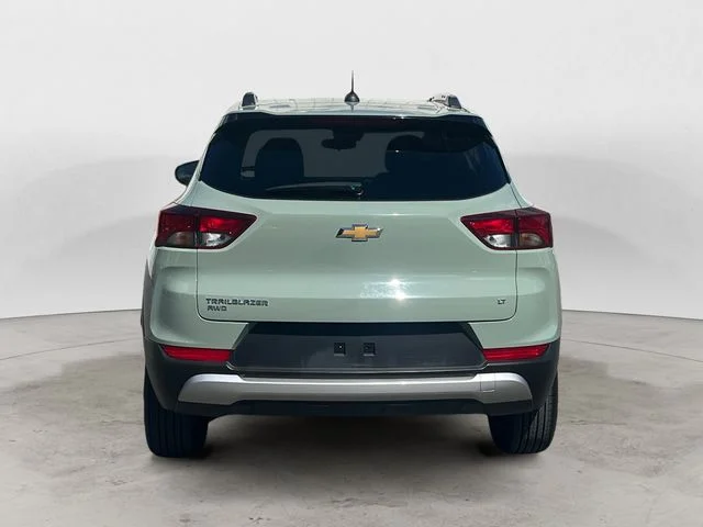 Used 2025 Green Chevrolet LT image 4
