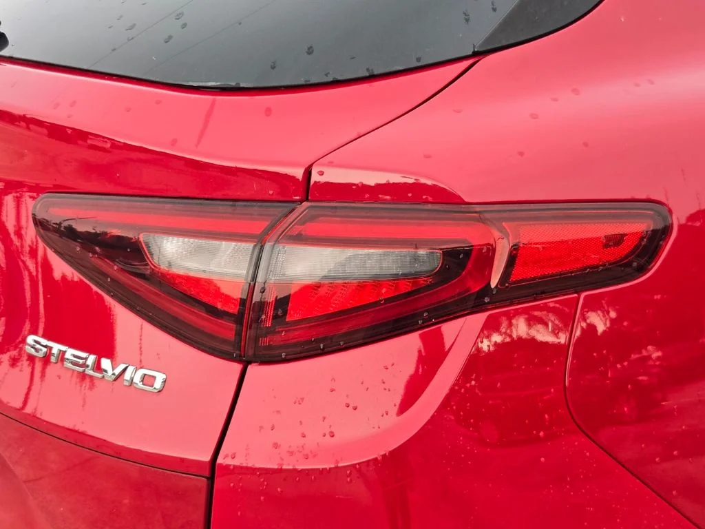 Used 2019 Red Alfa Romeo Base image 9