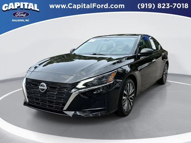 Used 2025 Black Nissan 2.5 SV image 1