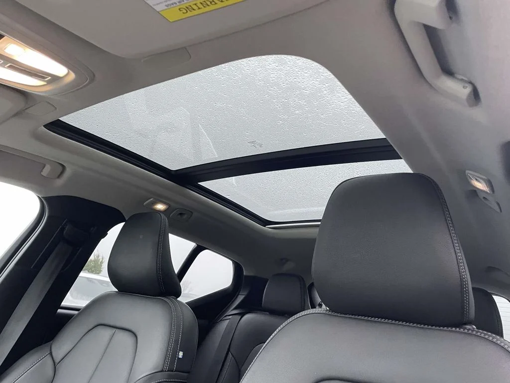 Certified Used 2025 Vapour Grey Volvo Plus image 9