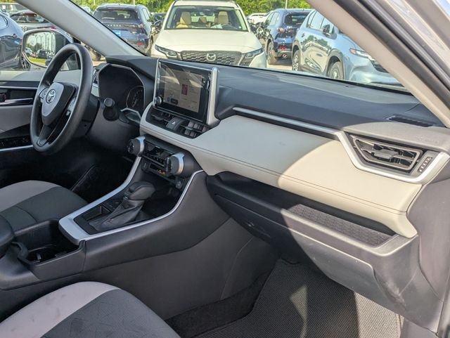 Used 2025 Silver Sky Metallic Toyota XLE image 31