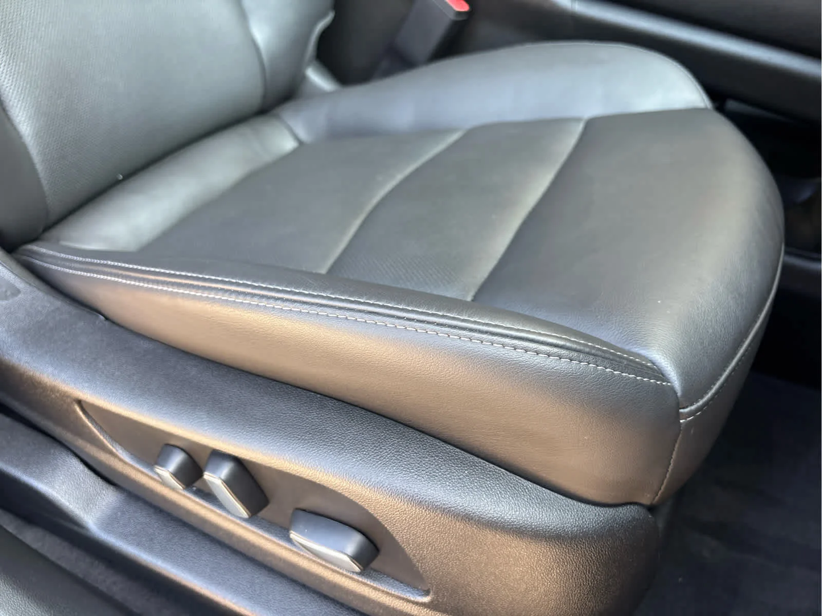 Used 2024 Argent Silver Metallic Cadillac Sport image 13