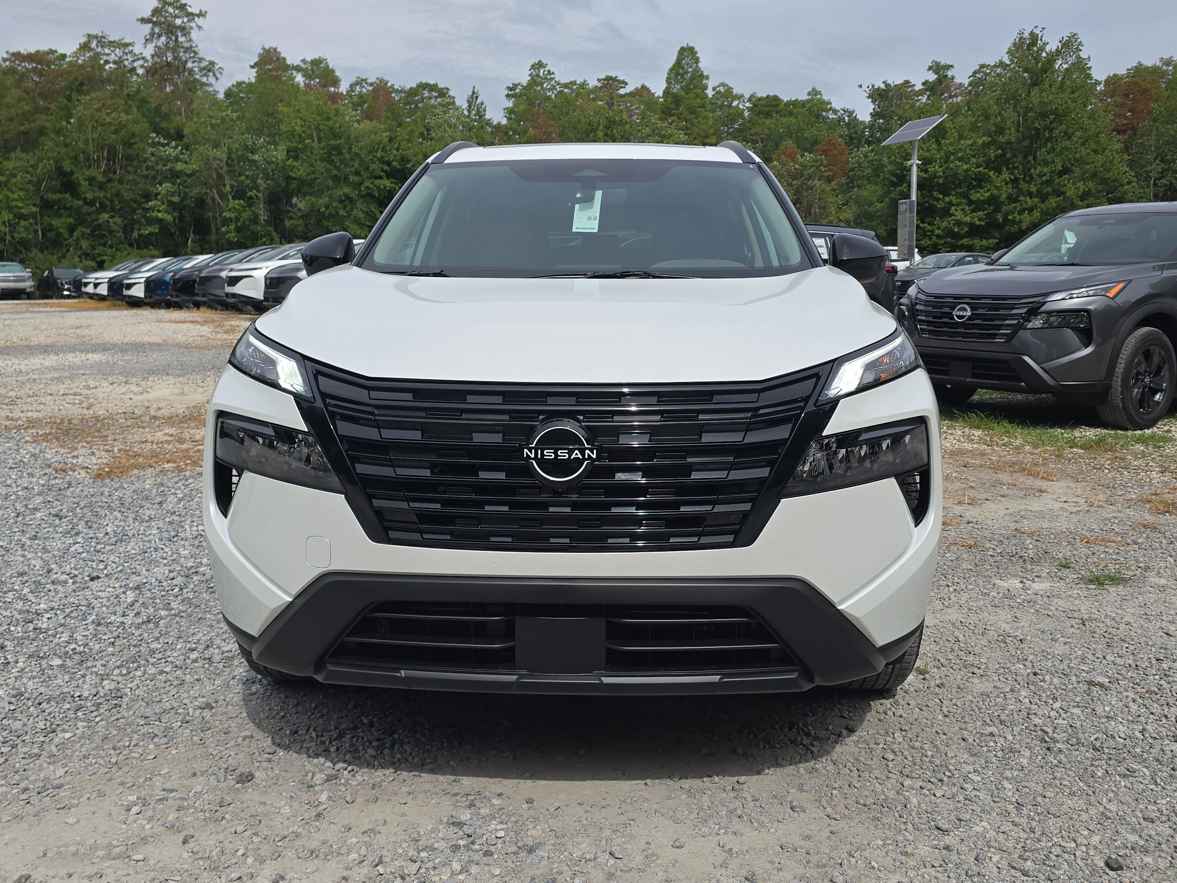 New 2026 Everest White Pearl TriCoat Nissan Dark Armor™ image 3
