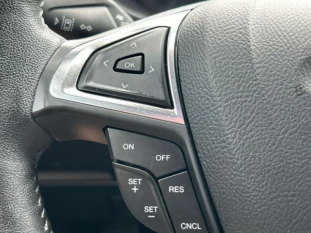 Used 2022 Black Ford SEL image 31