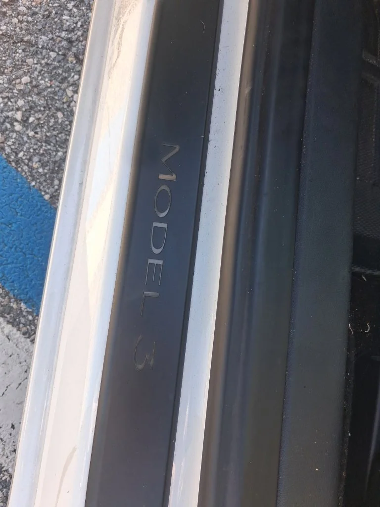 Used 2023  Tesla Base image 20