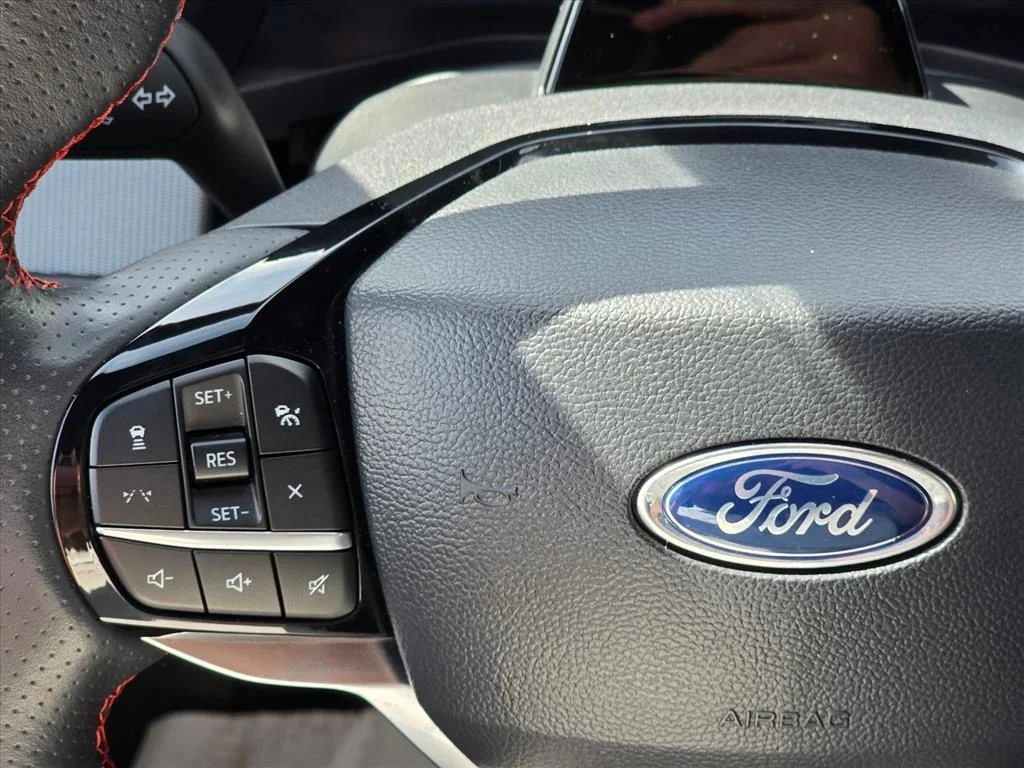 Used 2025 Gray Ford ST-Line image 17