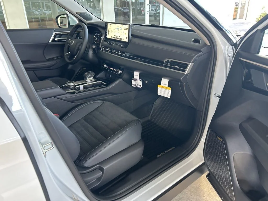 New 2026 White Mitsubishi SE image 24