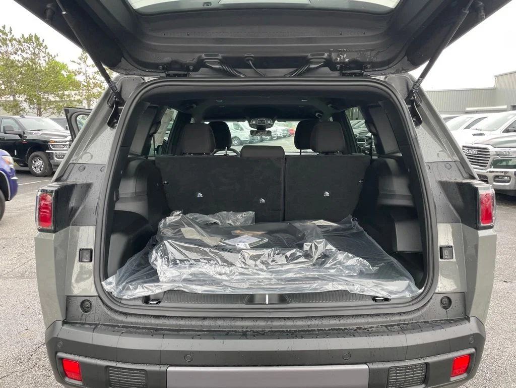 New 2026 Sting-Gray Clear-Coat Exterior Paint Jeep Laredo image 8