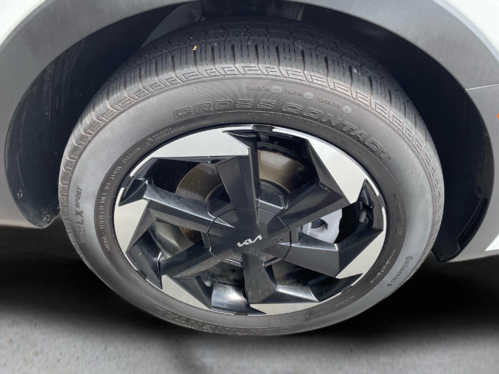 Used 2025 Snow White Pearl Kia EX image 16