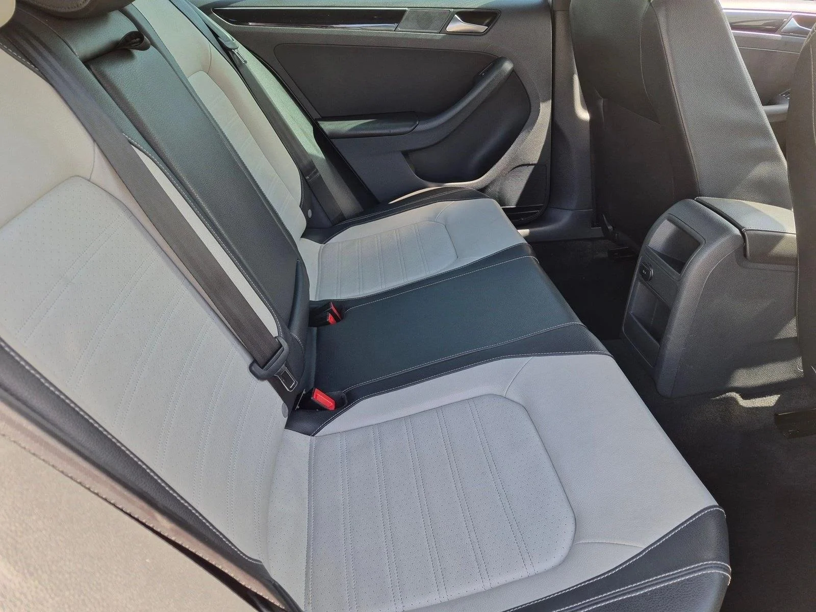 Used 2015 White Volkswagen 1.8T SE image 18