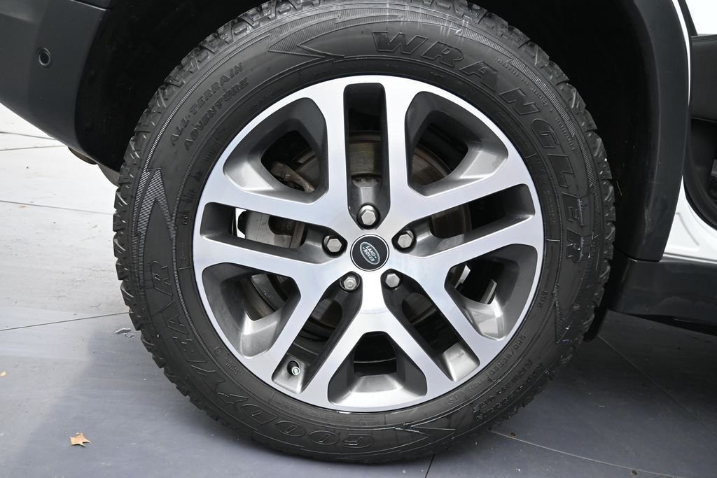 Used 2024 Fuji White Land Rover S image 32