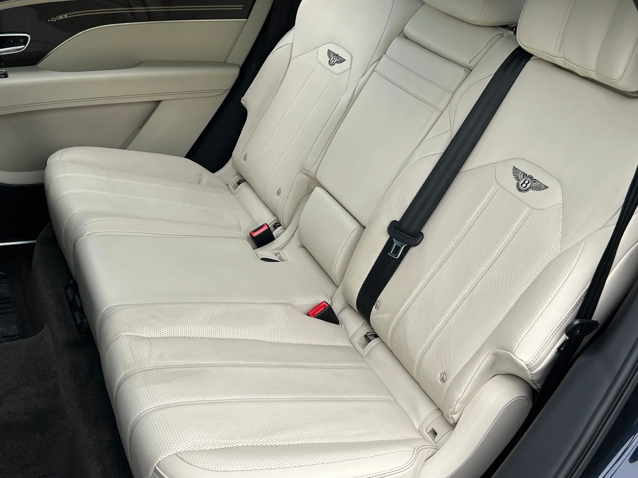 Used 2023 Blue Bentley  image 16