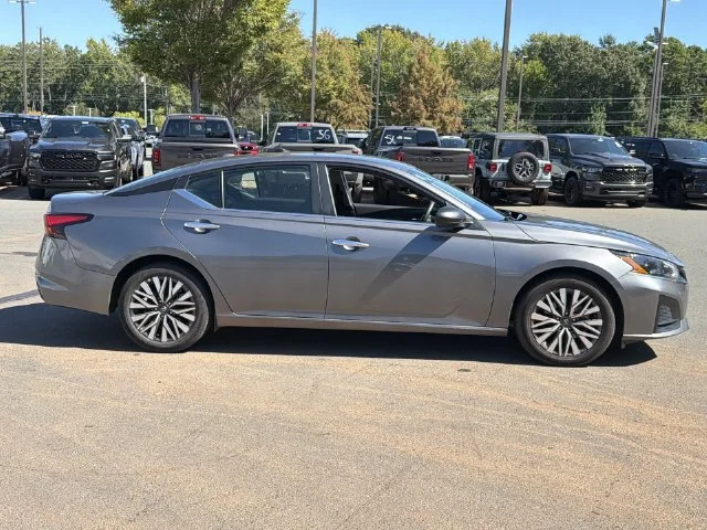 Used 2025 Gray Nissan 2.5 SV image 5